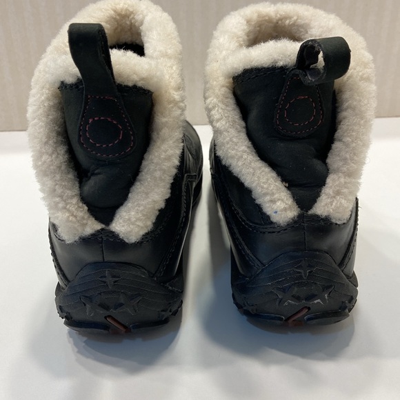 Merrell, waterproof, pull on boots size 9 - Picture 2 of 8